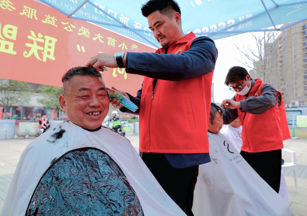 浙江長(cháng)興：志愿服務(wù) 小城大愛(ài)