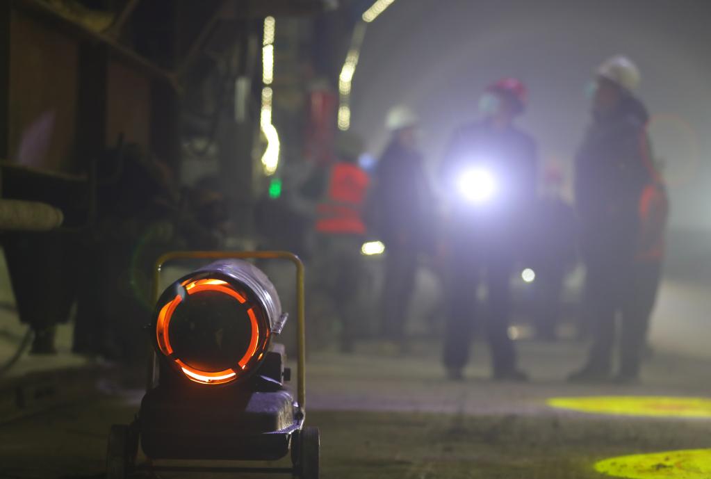 強信心&middot;開(kāi)新局｜沈白高鐵隧道施工忙