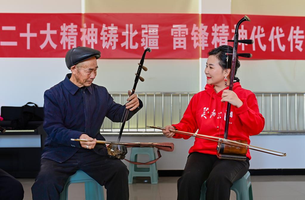 內蒙古二連浩特:惠民文藝到邊關(guān)