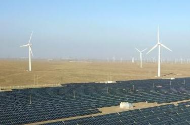 甘肅玉門(mén)：茫茫戈壁 綠色電力&ldquo;風(fēng)光&rdquo;無(wú)限