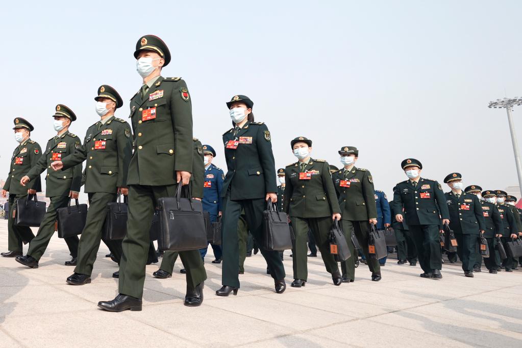 十四屆全國人大一次會(huì )議舉行第二次全體會(huì )議