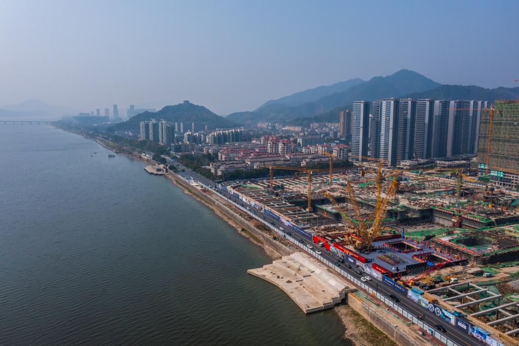 浙江省首條公鐵合建隧道&mdash;&mdash;富陽(yáng)秦望通道工程過(guò)江隧道實(shí)現雙線(xiàn)貫通