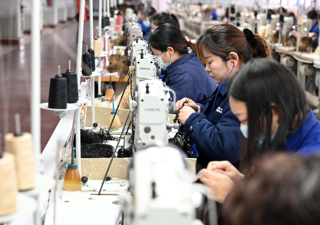 強信心&middot;開(kāi)新局丨搭乘&ldquo;線(xiàn)上快車(chē)&rdquo; 中國假發(fā)&ldquo;俏&rdquo;動(dòng)海外