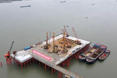 池州長(cháng)江公鐵大橋首個(gè)主墩開(kāi)鉆