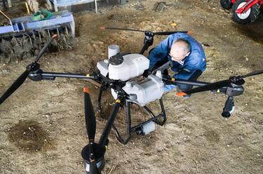 保養無(wú)人機 服務(wù)&ldquo;大糧倉&rdquo;