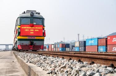 首班陸海新通道跨境鐵公聯(lián)運班列（重慶&mdash;瑞麗&mdash;緬甸）成功開(kāi)行