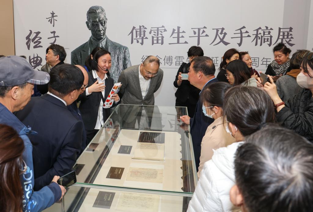 傅雷銅像在國家圖書(shū)館落成