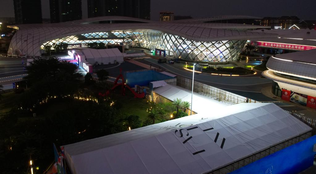 新華全媒+丨璀璨夜景看?？? /></a></p>
<p class=