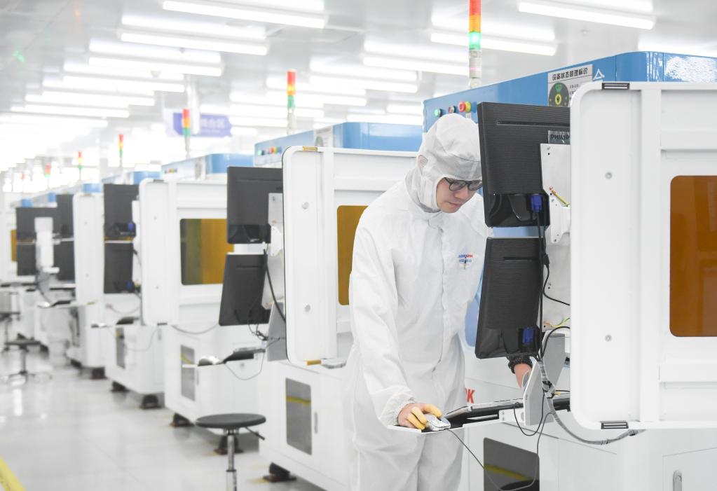 強信心&middot;開(kāi)新局｜靠譜服務(wù)、技術(shù)推銷(xiāo)、標準開(kāi)路&mdash;&mdash;一家光通信企業(yè)的&ldquo;出海秘籍&rdquo;