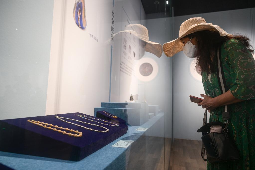 絲路上的古玻璃器藝術(shù)展?？陂_(kāi)展