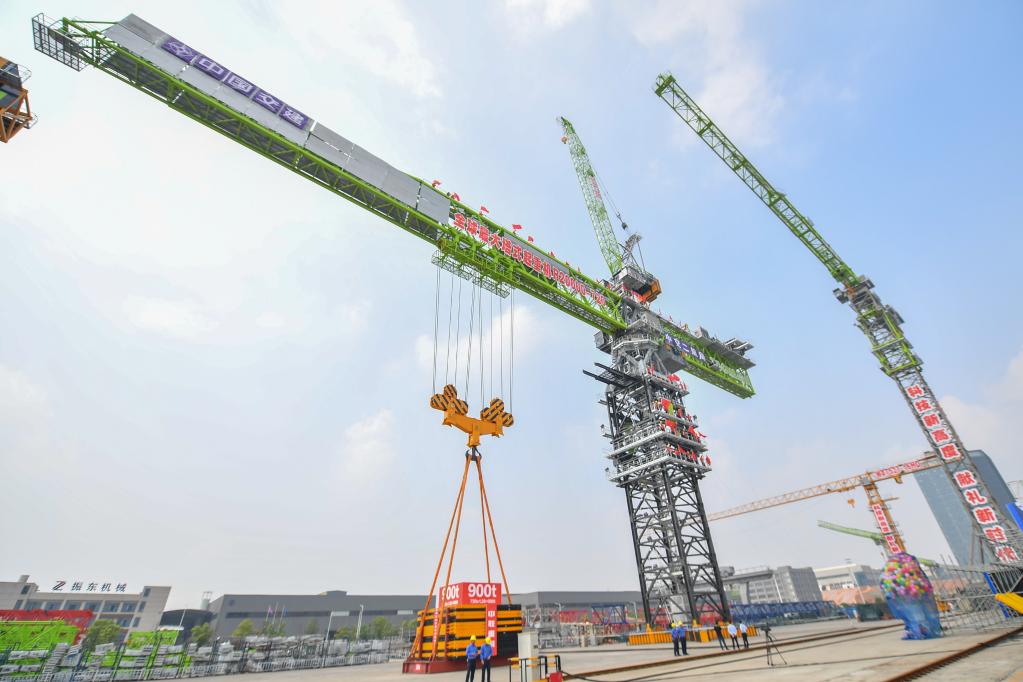 最大起重量720噸塔式起重機在湖南常德下線(xiàn)并交付