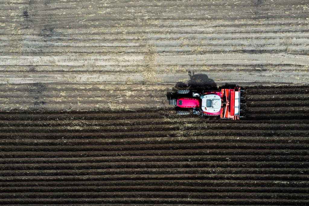 吉林：&ldquo;黃金玉米帶&rdquo;奏響春耕曲