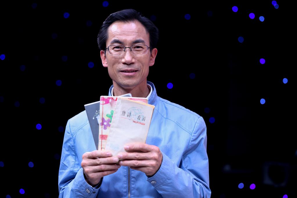 新華全媒+｜從&ldquo;朱師傅&rdquo;到&ldquo;朱老師&rdquo;，詩(shī)詞不負有心人