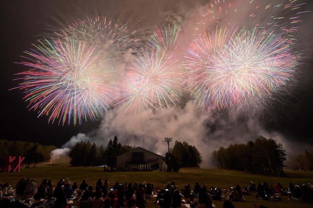 &ldquo;絕景花火&rdquo;煙花大會(huì )在日本山梨縣舉行