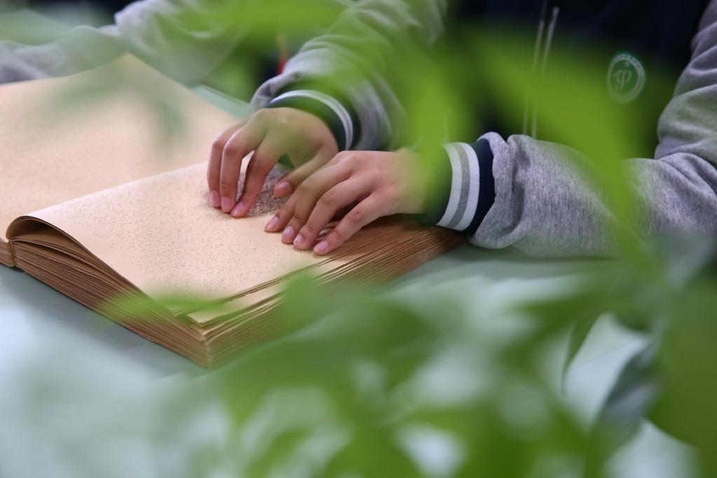 詩(shī)意中國丨讀書(shū)不覺(jué)已春深，一寸光陰一寸金