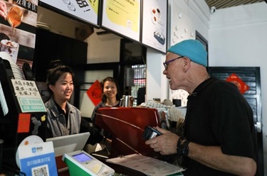 瑞典藝術(shù)家景德鎮尋找藝術(shù)新人生