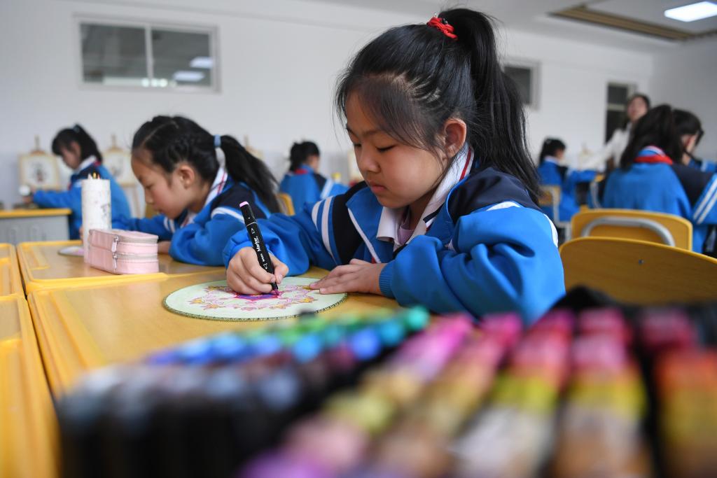 甘肅敦煌:多彩課后 快樂(lè )成長(cháng)