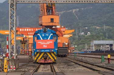 西部陸海新通道江鐵海聯(lián)運非洲專(zhuān)列開(kāi)行