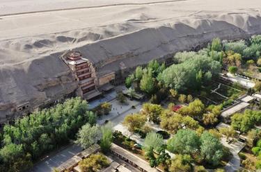 新華全媒+丨年輕的他們，讓敦煌不再遙遠