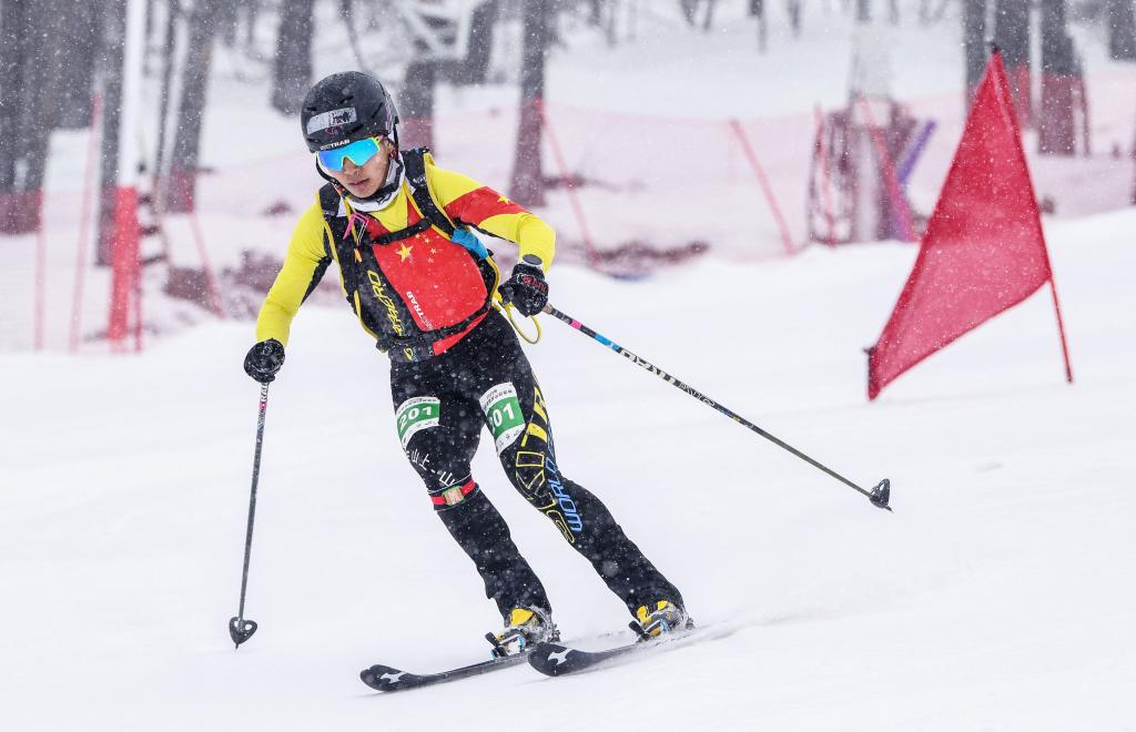 新華全媒+丨玉珍拉姆：不服輸的姑娘，在雪山上飛翔