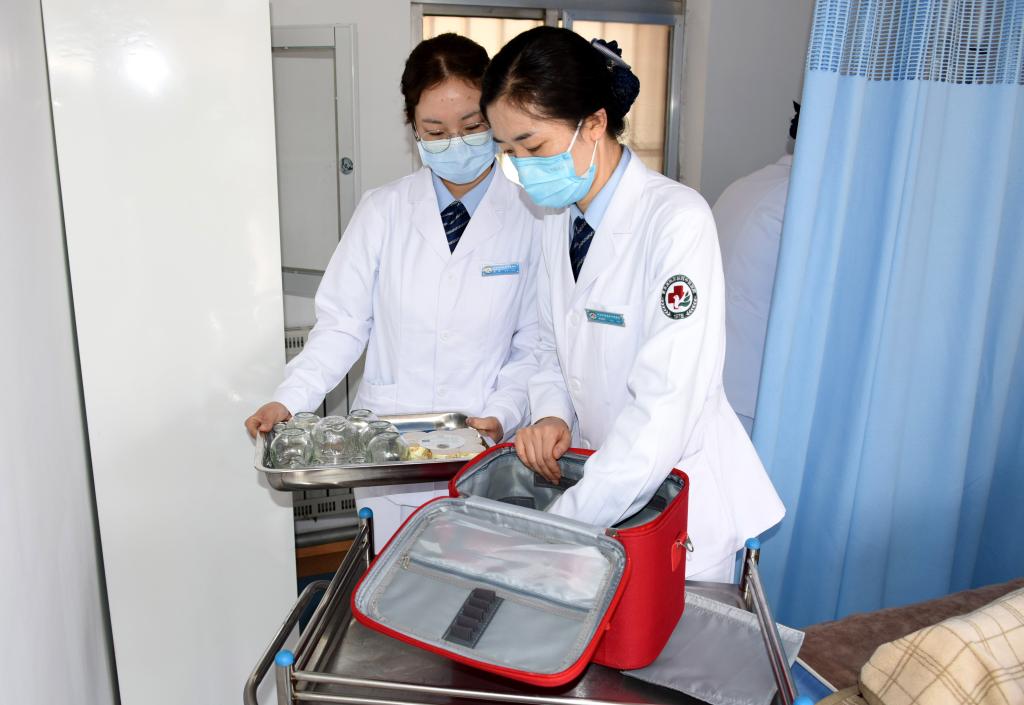 青島：&ldquo;網(wǎng)約護士&rdquo;惠益到家