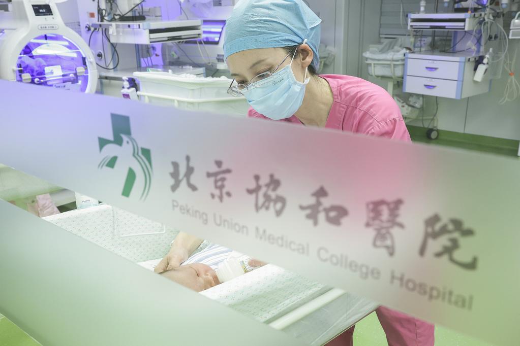 新華全媒+丨&ldquo;提燈天使&rdquo;的十二時(shí)辰&mdash;&mdash;子時(shí)