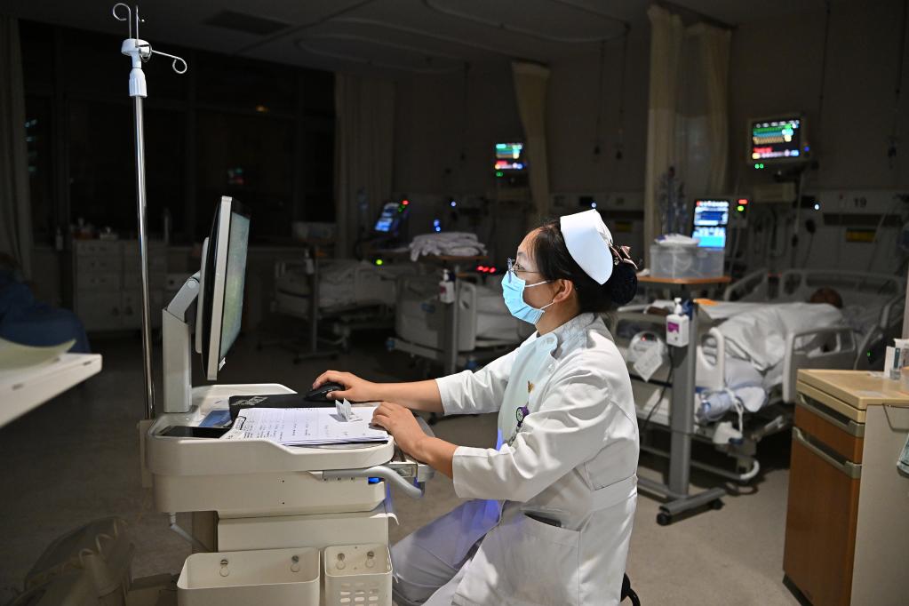 新華全媒+丨&ldquo;提燈天使&rdquo;的十二時(shí)辰&mdash;&mdash;丑時(shí)