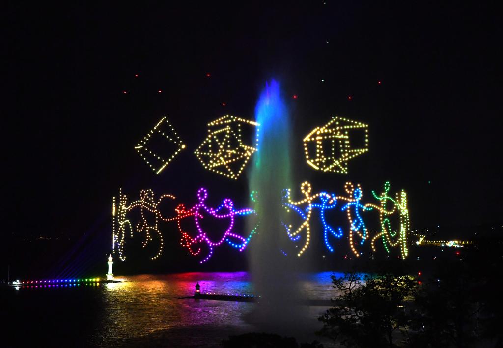 瑞士日內瓦：湖上無(wú)人機光影音樂(lè )秀