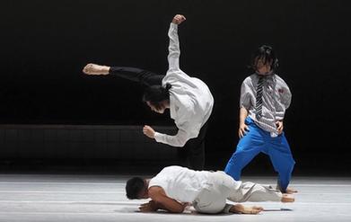 上海：原創(chuàng  )懸疑新馬戲舞蹈劇首演