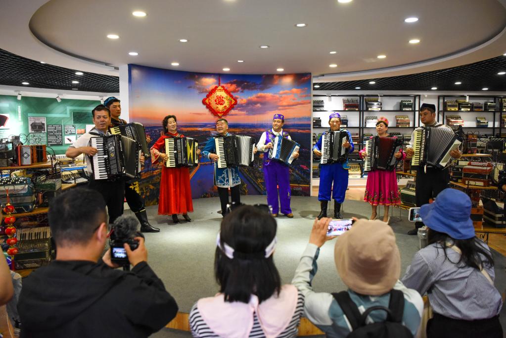 追著(zhù)花兒看新疆丨新疆伊犁六星街&mdash;&mdash;一條正在煥發(fā)出青春光彩的老街