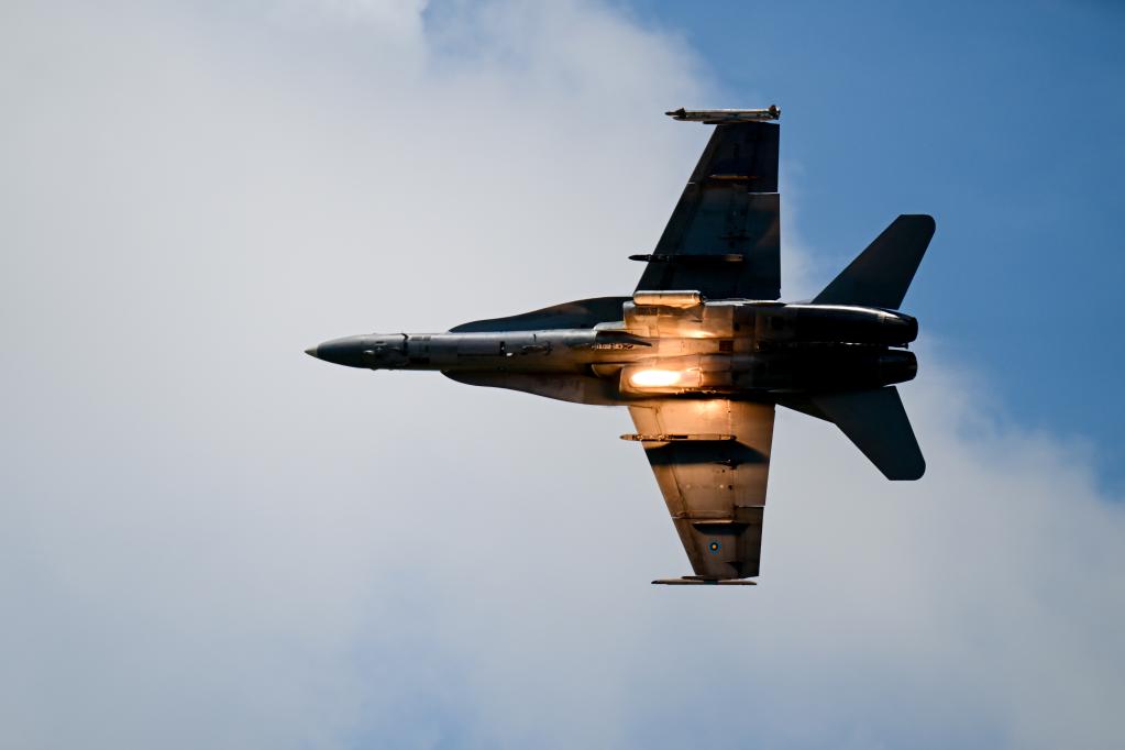 蘭卡威?？照梗猴w行表演精彩繼續