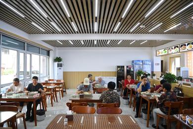 河北灤州：社區養老情暖夕陽(yáng)紅