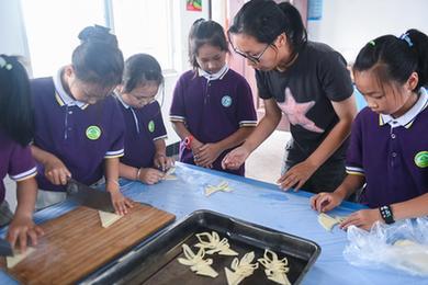 校園開(kāi)啟&ldquo;迎端午、知端午&rdquo;傳統習俗課