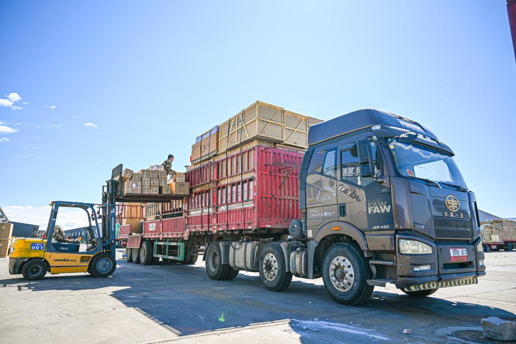 二連浩特口岸貨運量穩步增長(cháng)