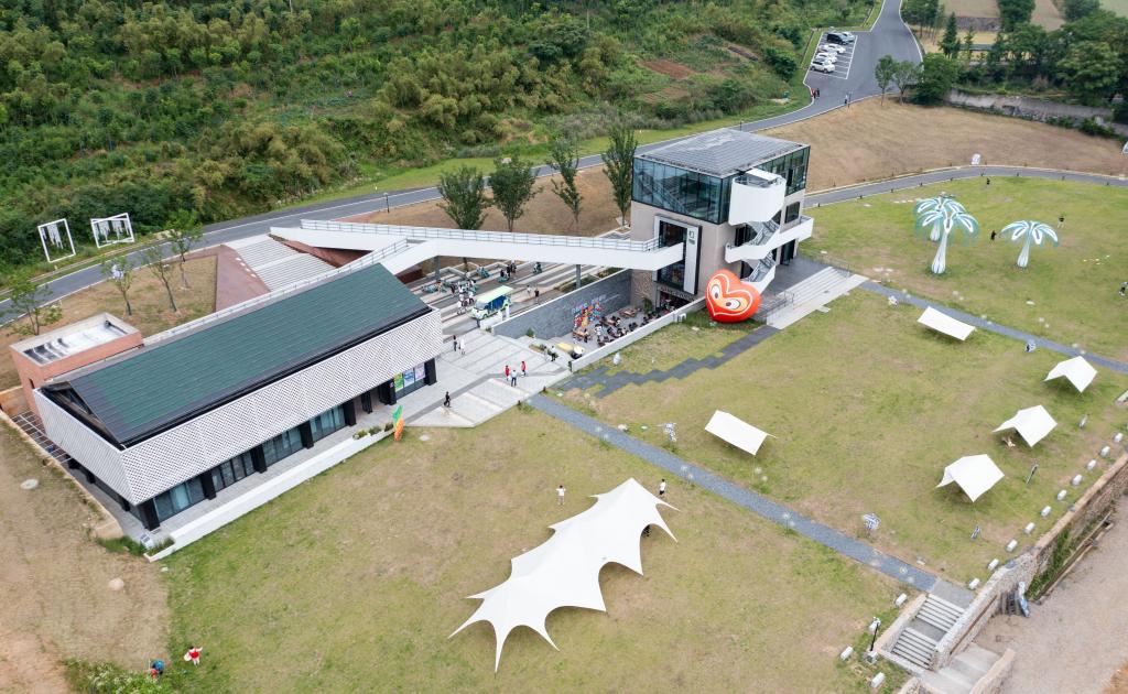 新華全媒+&middot;&ldquo;千萬(wàn)工程&rdquo;調研行丨再訪(fǎng)余村：留住&ldquo;綠&rdquo;，迎來(lái)&ldquo;青&rdquo;