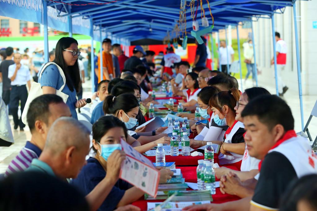 高質(zhì)量發(fā)展調研行丨廣東廉江：&ldquo;文明實(shí)踐大篷車(chē)&rdquo;服務(wù)基層群眾