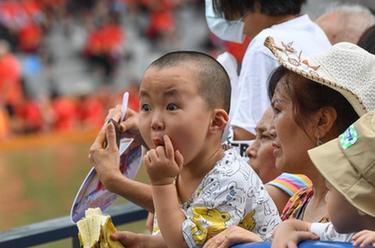 龍舟&ldquo;村賽&rdquo; 一水同舟解鄉愁