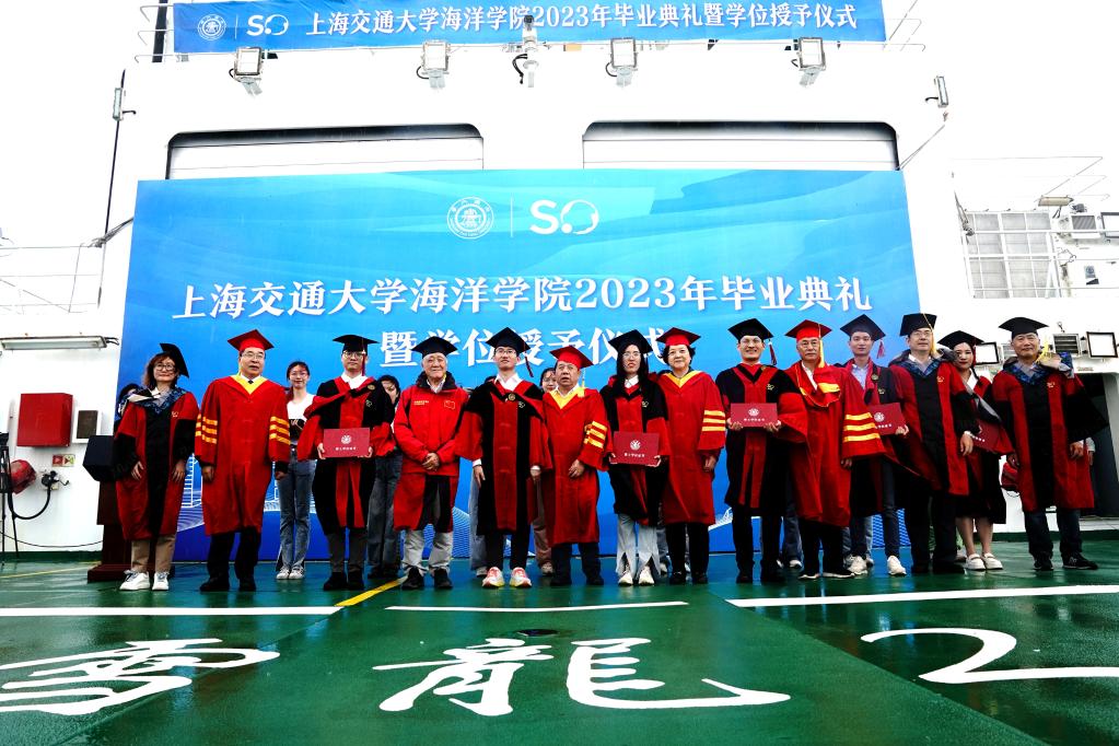 &ldquo;雪龍2&rdquo;號上的畢業(yè)禮