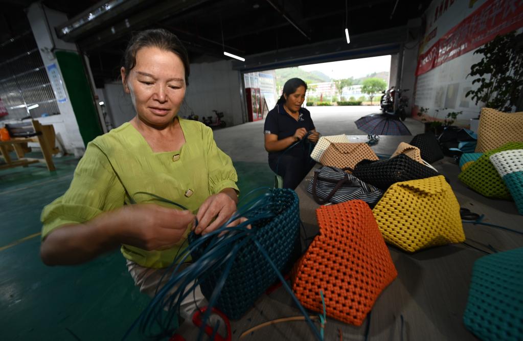 貴州劍河：社區幫扶車(chē)間讓搬遷群眾穩定增收