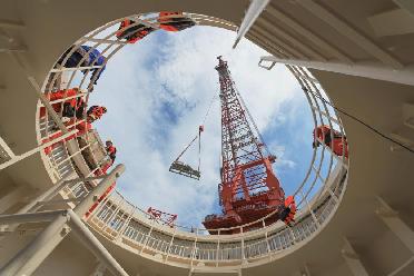 16兆瓦大容量海上風(fēng)電機組在平潭外海開(kāi)始安裝