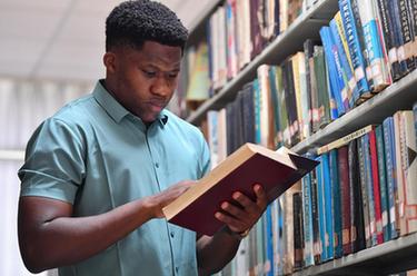 非洲青年何?。何以谥袊鴮W(xué)機械