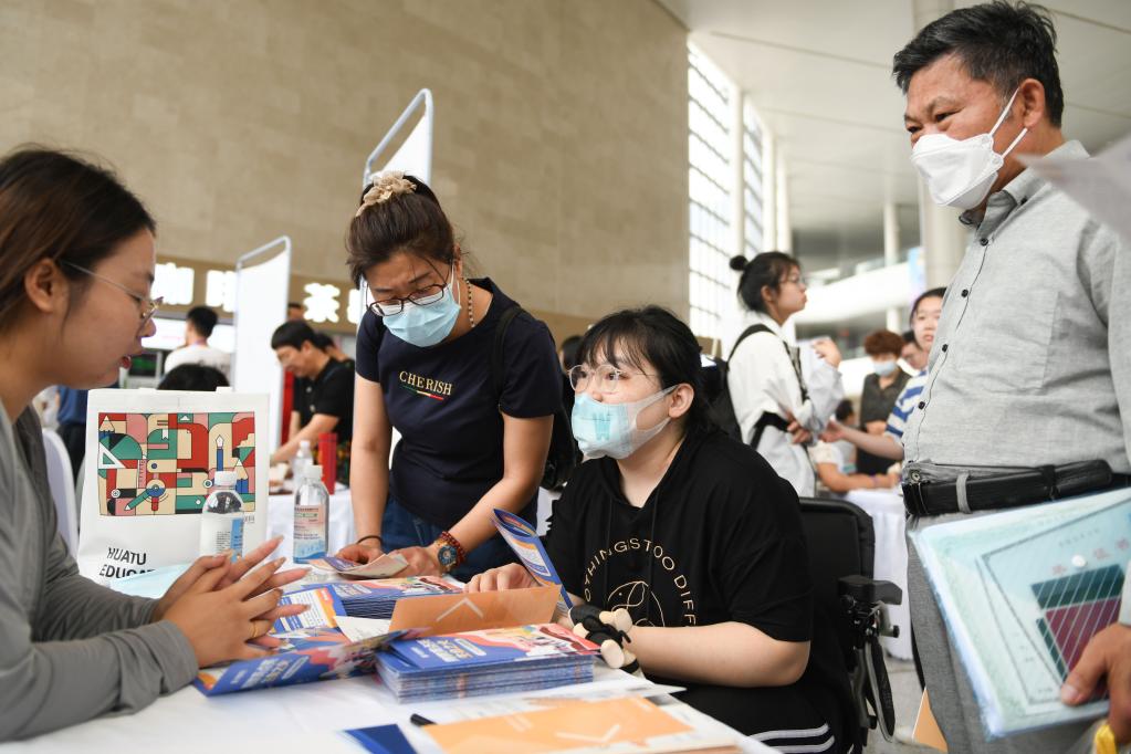 山東舉行殘疾人就業(yè)專(zhuān)場(chǎng)招聘會(huì )