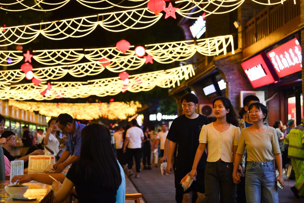 陜西延安：&ldquo;夜經(jīng)濟&rdquo;激發(fā)消費活力