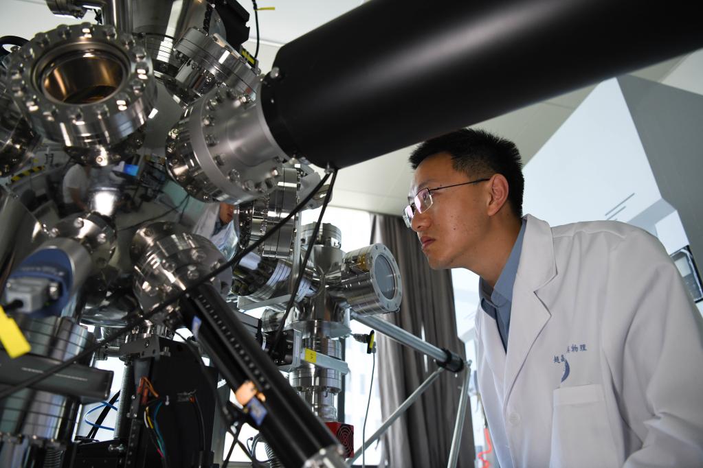 新華全媒+丨心系&ldquo;強磁場(chǎng)&rdquo; 青春勇?lián)? /></a></p>
<p class=