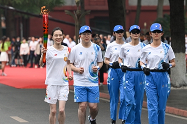 成都大運會(huì )火炬傳遞成都站舉行