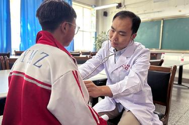 送醫送教 情暖高原&mdash;&mdash;青年科技干部青?；鶎有幸?jiàn)聞