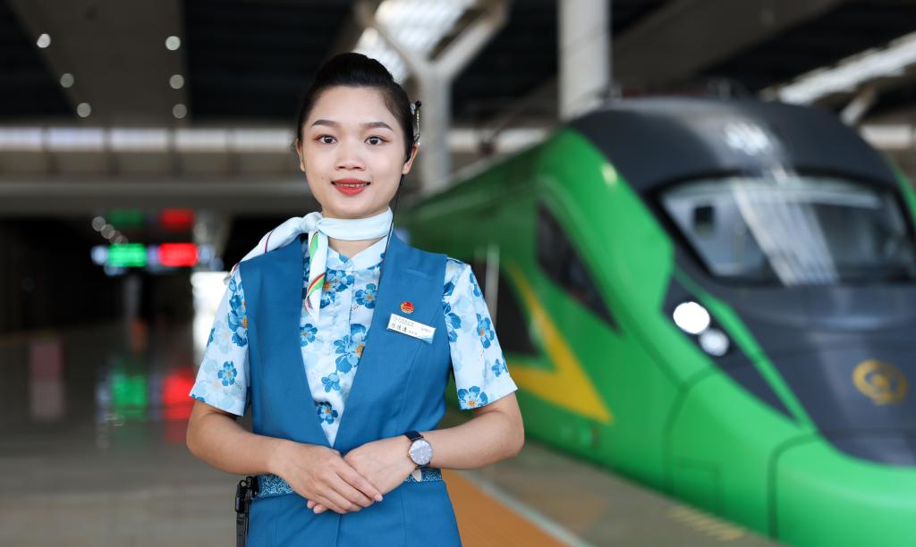 國道之行 從雪山奔向大海丨中老鐵路，連起了她的故鄉和遠方