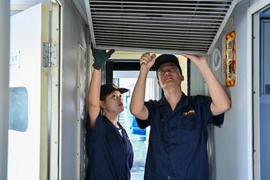 &ldquo;00后&rdquo;客車(chē)檢車(chē)員的首個(gè)暑運