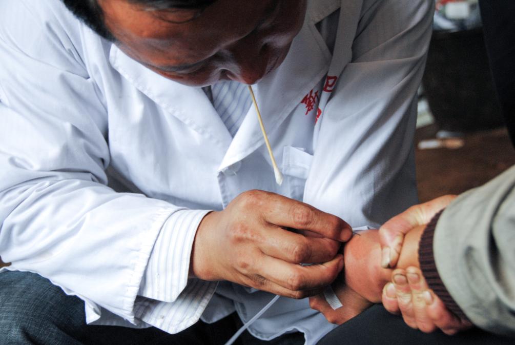 烏蒙深處，&ldquo;獨臂醫生&rdquo;29年守護村民健康