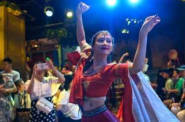 觀(guān)唐風(fēng)演藝 尋詩(shī)意長(cháng)安